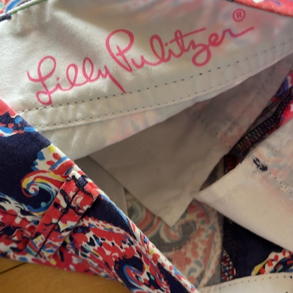 Lilly Pulitzer The Walsh Short. Navy/red/multi fleur de lis print. Size 00. - Picture 6 of 6